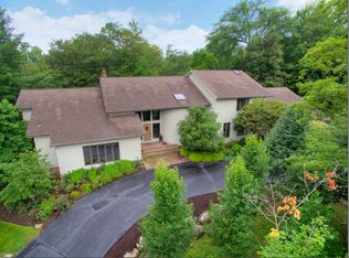 90 Stonewood Dr, Moreland Hills, OH