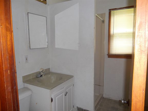 5th image of 922 W Kansas Ave
