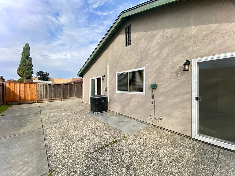 34323 Russell Ct — Photo 15