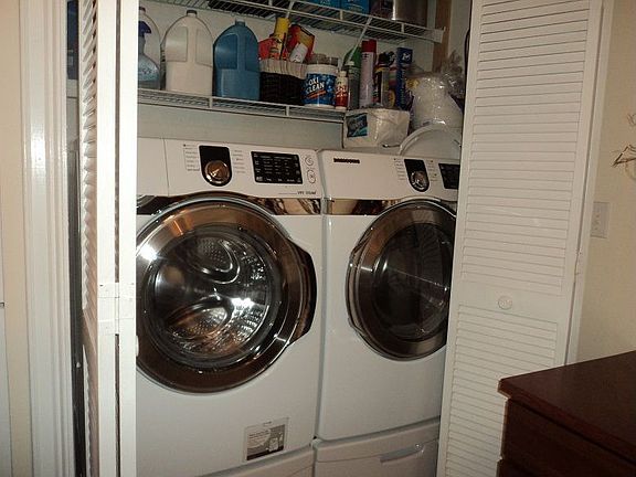 4th image of 214 Bay Colony Dr N
