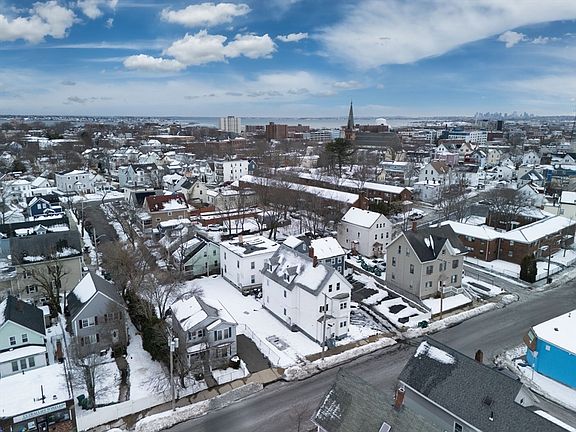 5th image of 316 Essex St