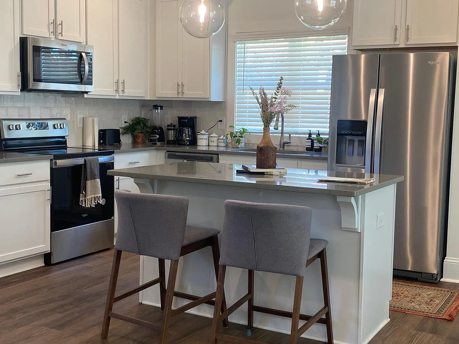 4 bed, 1932 sqft, $2,700 — Photo 4