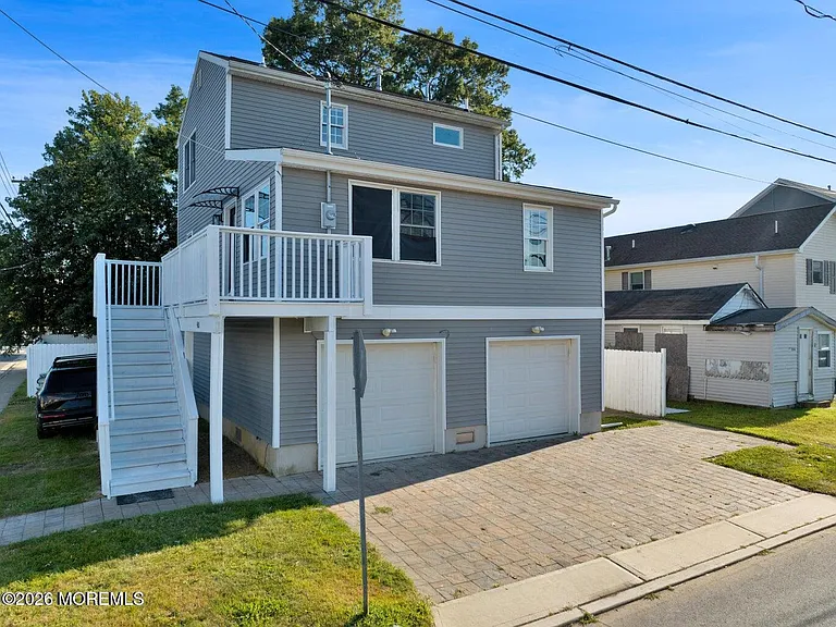 401 Spruce St — Photo 3