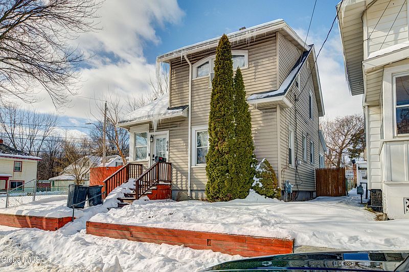 3rd image of 664 N Pearl Street