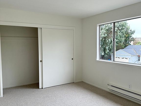 4th image of 284 Evergreen Dr