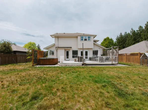 5656 Cook Pl, Sechelt, BC V7Z 0M7