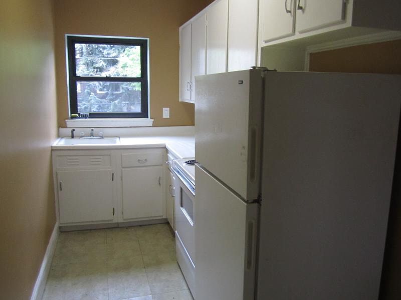 1st image of 106 Longwood Ave #2L106