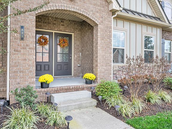 4th image of 821 Cottage House Ln