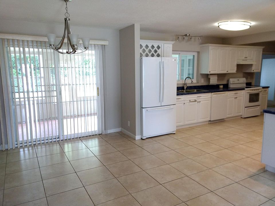 1st image of 211 N Brighton Dr