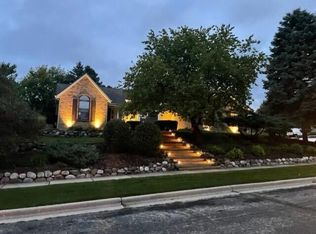 325 Deer Ridge Dr, West Bend, WI 53095