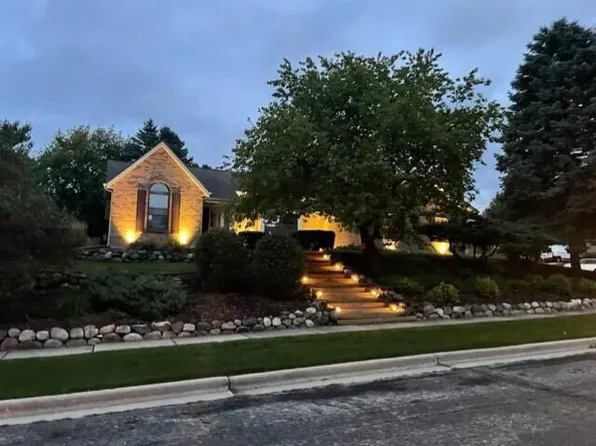 325 Deer Ridge DRIVE, West Bend, WI 53095