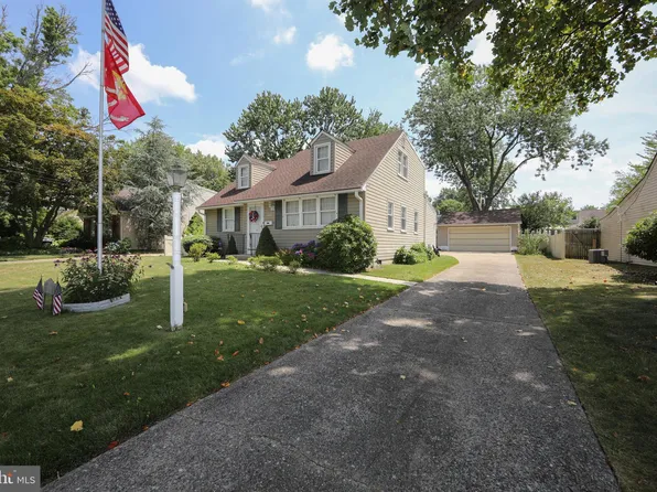 228 S Moore Ave, Barrington, NJ 08007