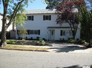 104 Elliot St, Merrick, NY 11566