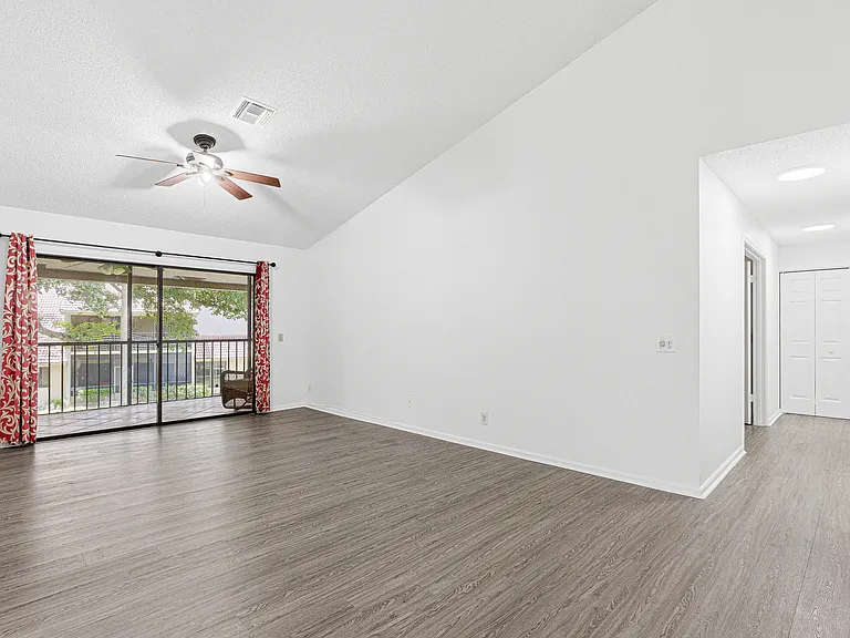 5530 Coach House Cir — Photo 12