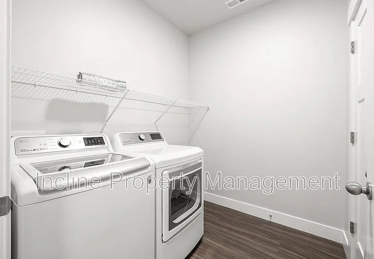 359 W 785 N — Photo 9