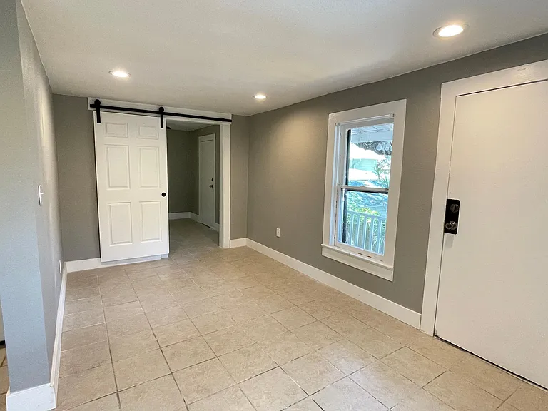 608 E Anderson St #4 — Photo 5
