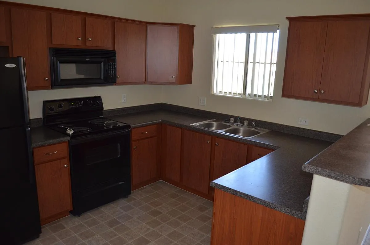 1 bed, 735 sqft, $875 — Photo 1
