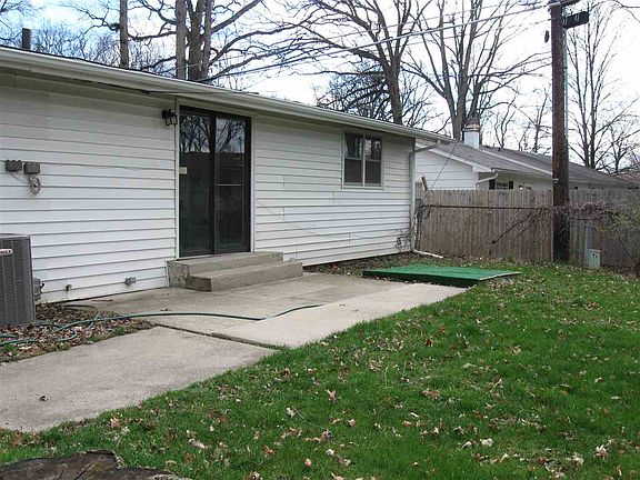 3rd image of 4119 Woodstock Dr