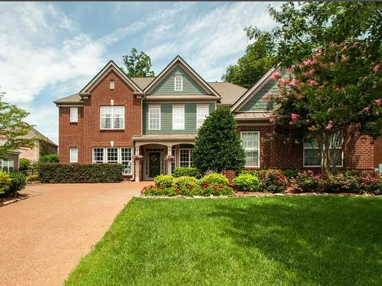1515 Red Oak Dr — Photo 1