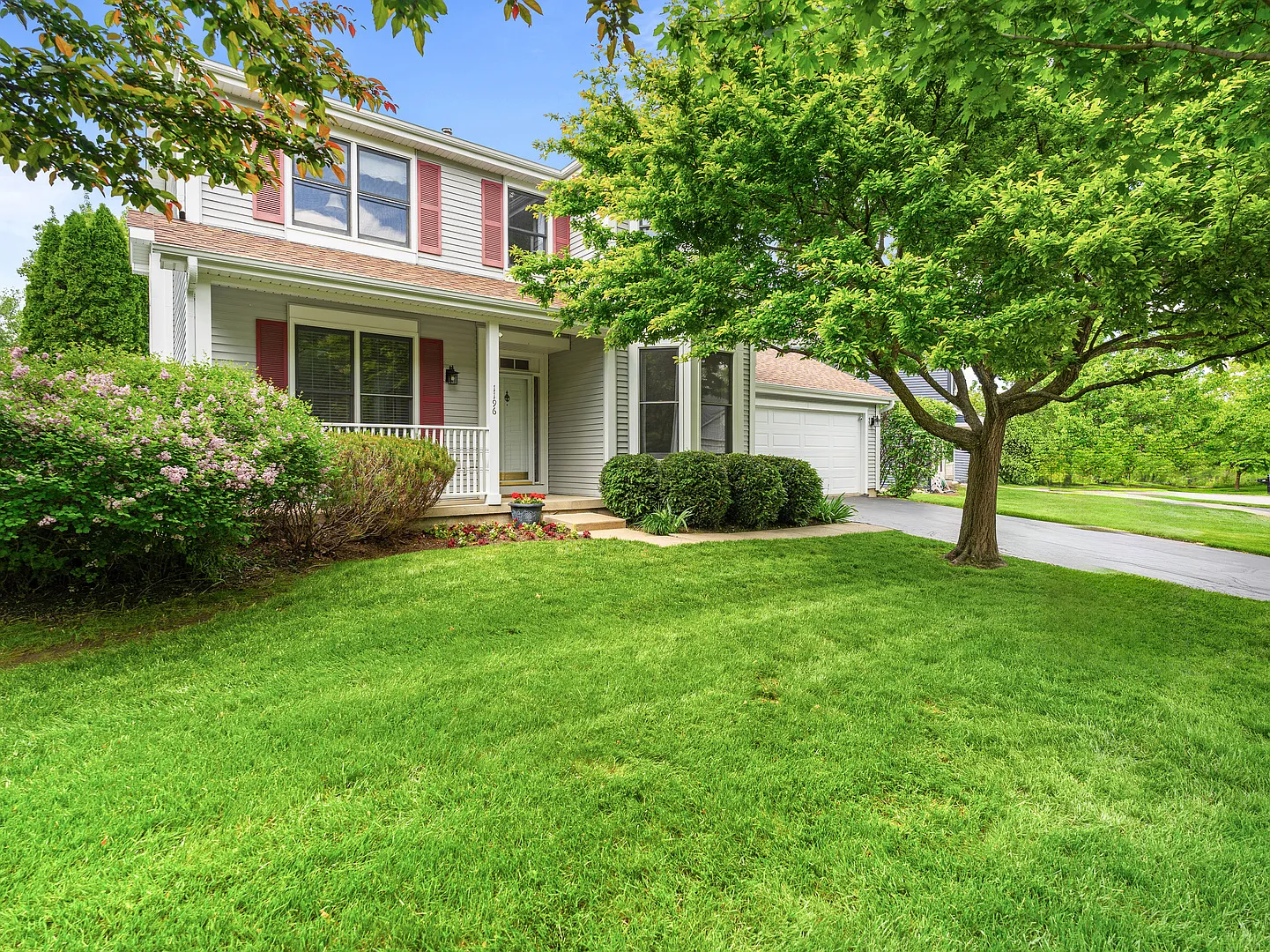 1196 Edgewater Ln photo 1