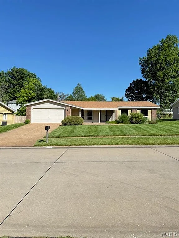 5011 Tealby Ln photo 1