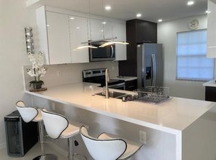 565 Oaks Ln APT 305, Pompano Beach, FL 33069