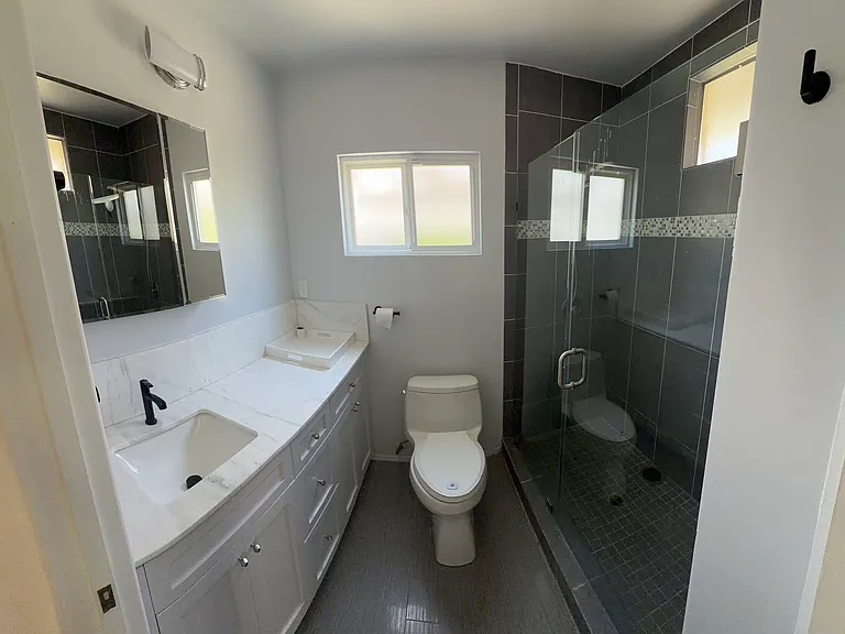1221 S Curson Ave — Photo 20