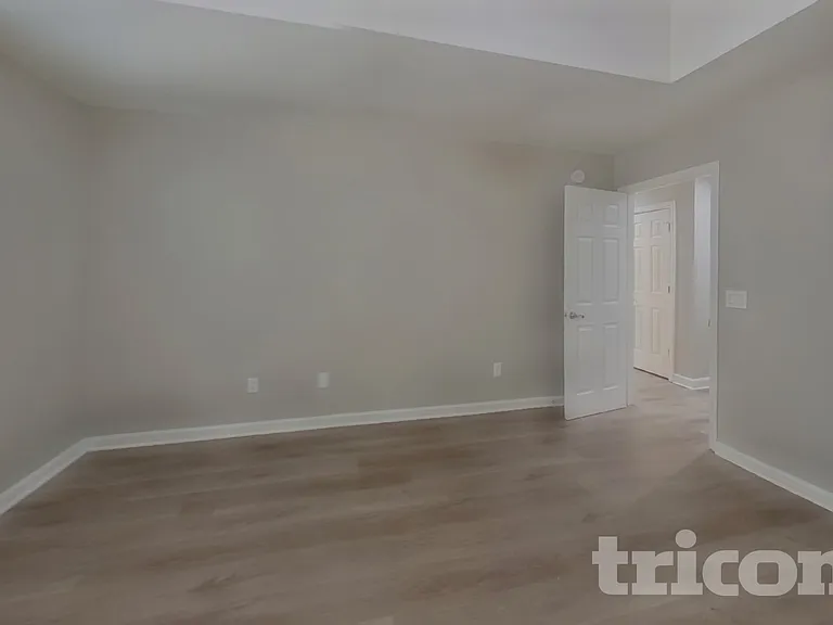 1105 Glendevon Cir — Photo 6