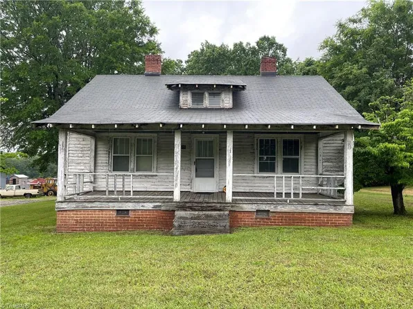 2572 S Stratford Rd, Winston Salem, NC 27103