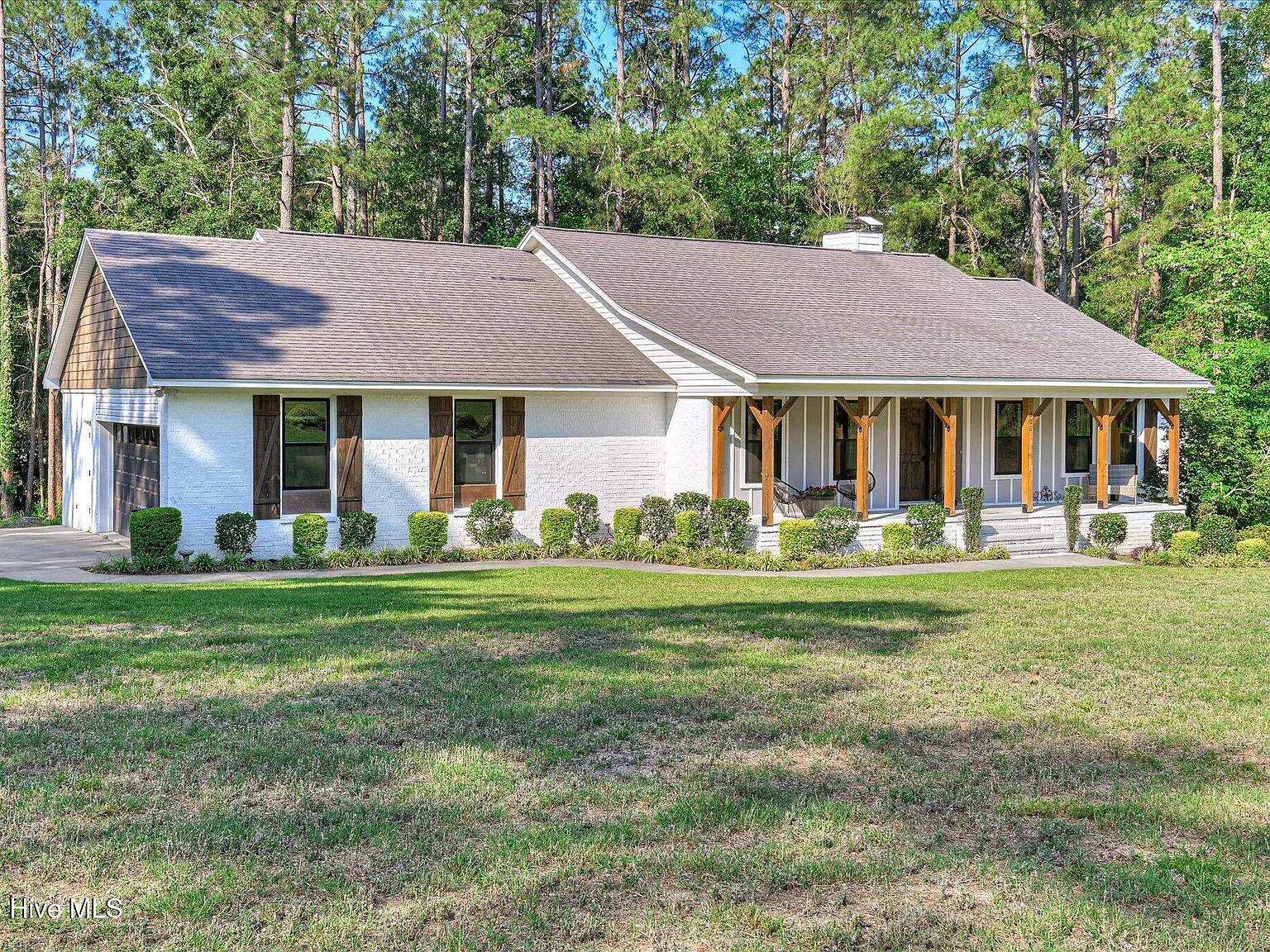 4 bed, 2.5 bath, 2524 sqft, $3,100 — Photo 2