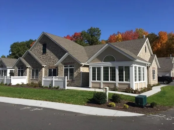 106 Stonybrook Way Unit 106, South Hadley, MA 01075