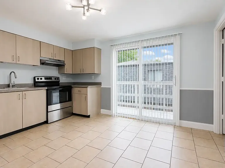370 Villabrook Dr #3 — Photo 9
