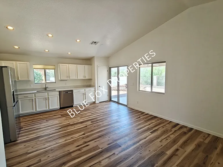 600 E River Walk Dr — Photo 9