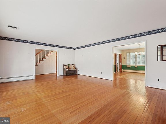3rd image of 216 N Morgan Ave