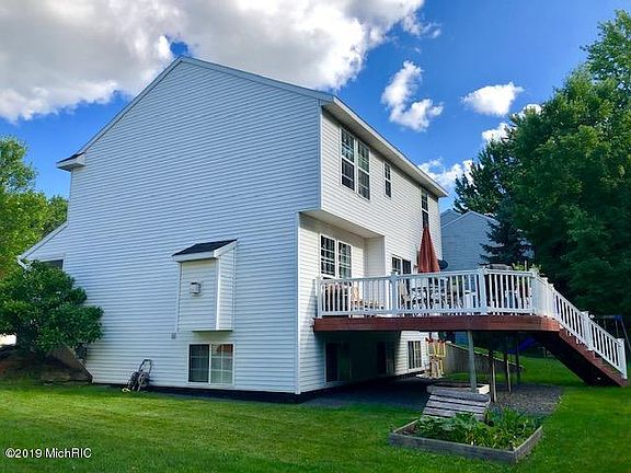 3rd image of 5571 W Grove Dr SE