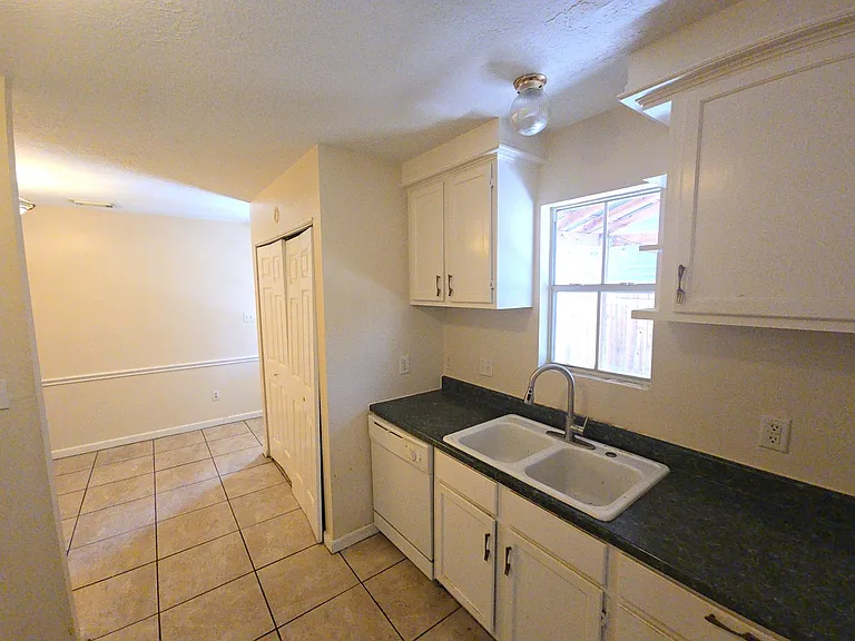 409 Commerce St — Photo 20
