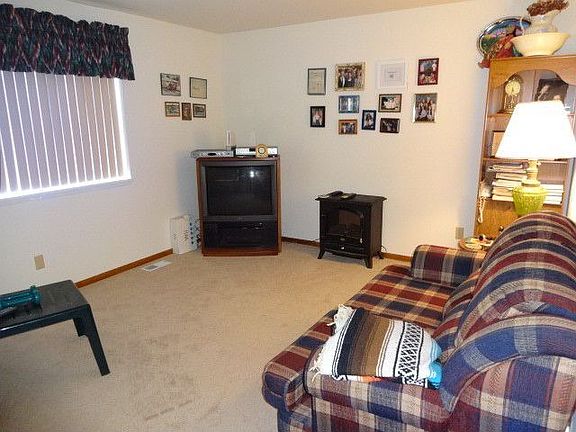 5th image of 277 Mackenzie Dr