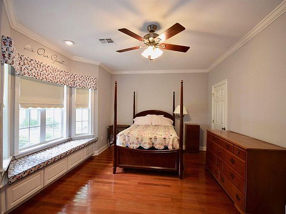 bedroom with walk in closet