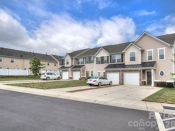2nd image of 2704 Silverthorn Dr