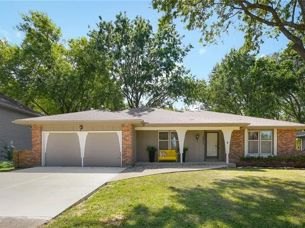 13711 W 69th St, Shawnee, KS 66216