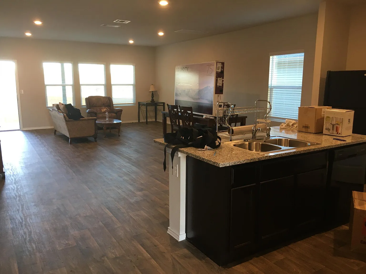 1 bed, 2800 sqft, $700 — Photo 3