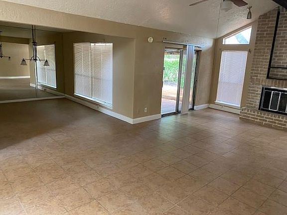 3rd image of 2919 Ashmont Dr