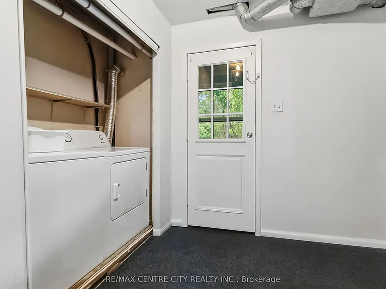 423 Everglade Cres — Photo 4