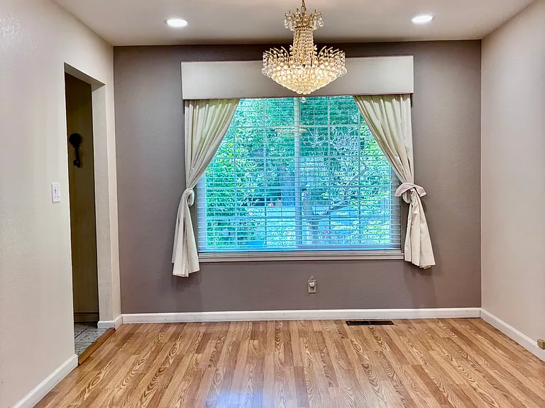 1084 Sunrise Dr — Photo 11