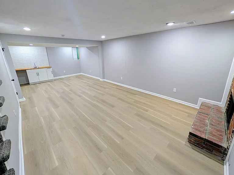 7718 Kenwood Ave — Photo 17
