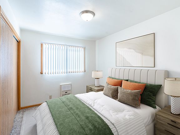 Fargo, ND L&R Apartments | 21B | Bedroom