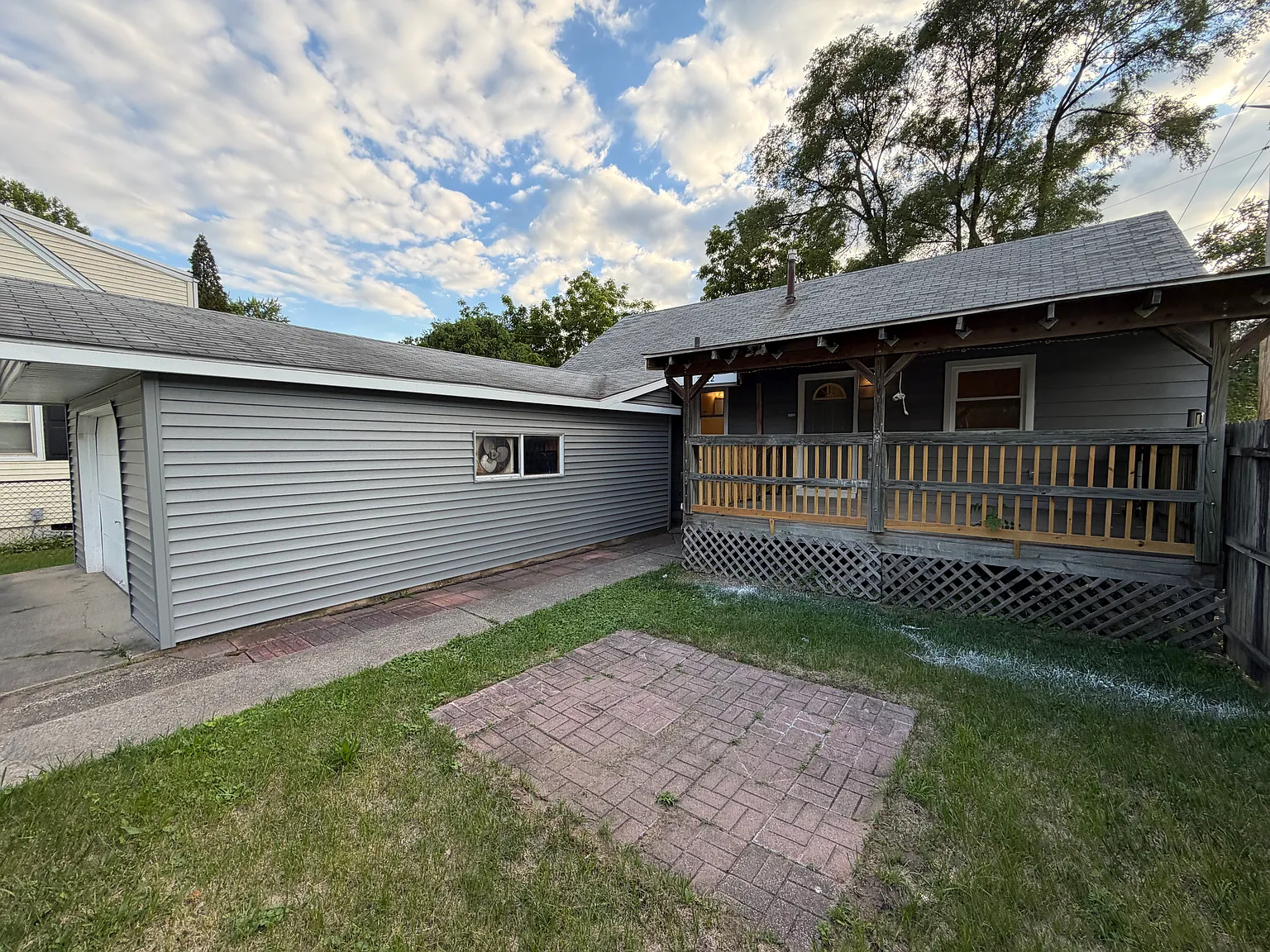 3 bed, $1,900 — Photo 2