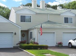 319 Prairie Ct, Manorville, NY 11949