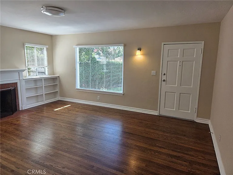 15219 Wyandotte St — Photo 7