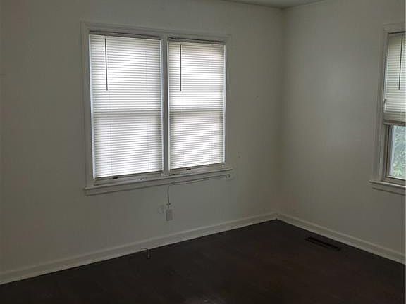 5th image of 1336 E 83rd Ter